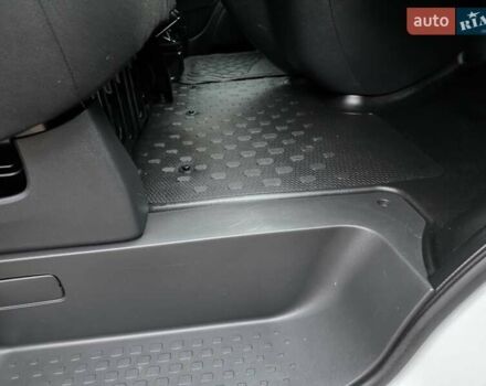 Белый Рено Трафик, объемом двигателя 2 л и пробегом 204 тыс. км за 18700 $, фото 28 на Automoto.ua