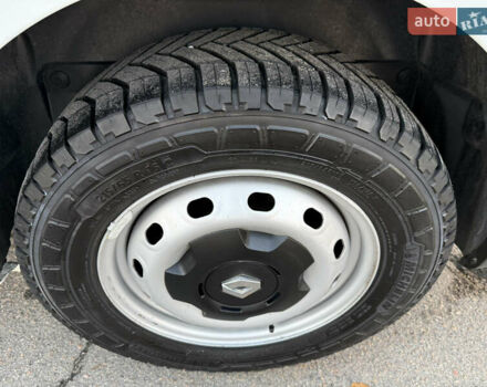 Белый Рено Трафик, объемом двигателя 2 л и пробегом 130 тыс. км за 18999 $, фото 40 на Automoto.ua