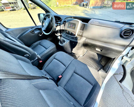 Белый Рено Трафик, объемом двигателя 2 л и пробегом 182 тыс. км за 17673 $, фото 54 на Automoto.ua