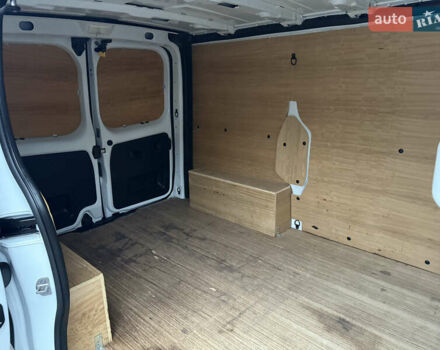 Белый Рено Трафик, объемом двигателя 2 л и пробегом 259 тыс. км за 16400 $, фото 80 на Automoto.ua