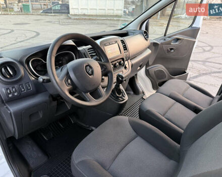 Белый Рено Трафик, объемом двигателя 2 л и пробегом 130 тыс. км за 18999 $, фото 4 на Automoto.ua