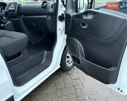 Белый Рено Трафик, объемом двигателя 2 л и пробегом 259 тыс. км за 16400 $, фото 52 на Automoto.ua
