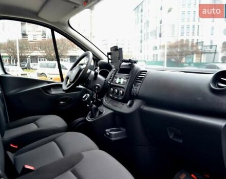 Белый Рено Трафик, объемом двигателя 2 л и пробегом 236 тыс. км за 16900 $, фото 126 на Automoto.ua