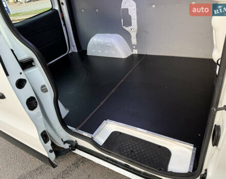 Белый Рено Трафик, объемом двигателя 2 л и пробегом 130 тыс. км за 18999 $, фото 6 на Automoto.ua