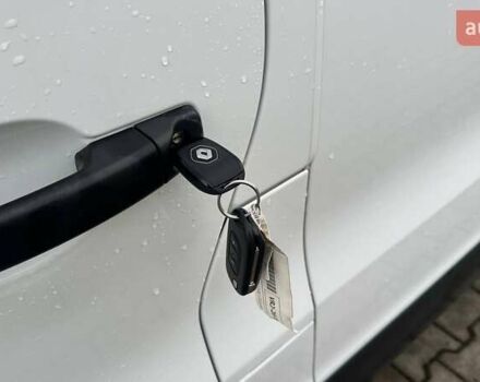 Белый Рено Трафик, объемом двигателя 2 л и пробегом 261 тыс. км за 19800 $, фото 13 на Automoto.ua