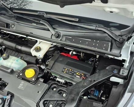 Белый Рено Трафик, объемом двигателя 2 л и пробегом 70 тыс. км за 23900 $, фото 100 на Automoto.ua