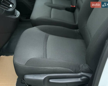 Белый Рено Трафик, объемом двигателя 0 л и пробегом 61 тыс. км за 22650 $, фото 20 на Automoto.ua