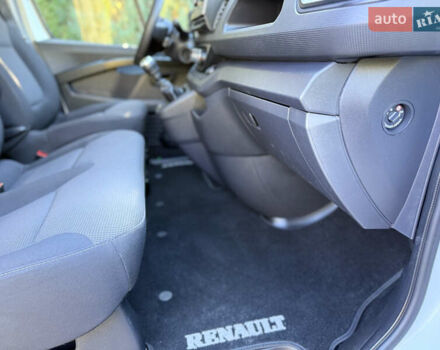 Белый Рено Трафик, объемом двигателя 2 л и пробегом 75 тыс. км за 24000 $, фото 24 на Automoto.ua