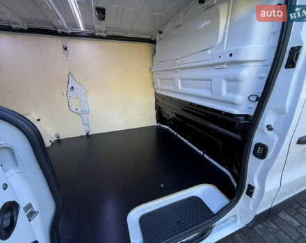 Белый Рено Трафик, объемом двигателя 2 л и пробегом 75 тыс. км за 24000 $, фото 45 на Automoto.ua