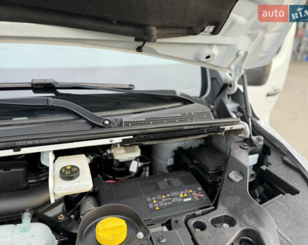 Білий Рено Трафік, об'ємом двигуна 2 л та пробігом 130 тис. км за 24500 $, фото 32 на Automoto.ua