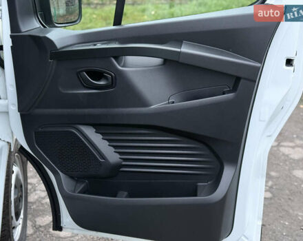 Белый Рено Трафик, объемом двигателя 0 л и пробегом 61 тыс. км за 22650 $, фото 28 на Automoto.ua