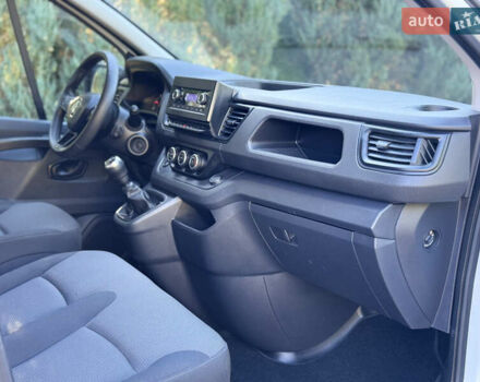 Белый Рено Трафик, объемом двигателя 2 л и пробегом 75 тыс. км за 24000 $, фото 21 на Automoto.ua