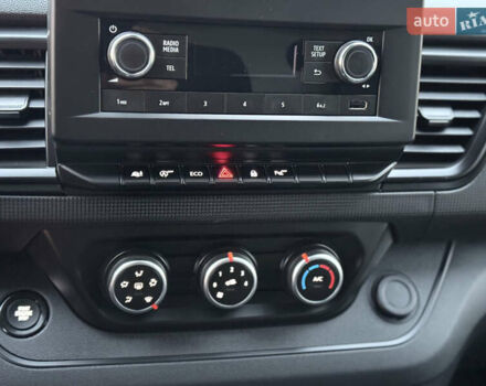 Белый Рено Трафик, объемом двигателя 2 л и пробегом 62 тыс. км за 22150 $, фото 30 на Automoto.ua