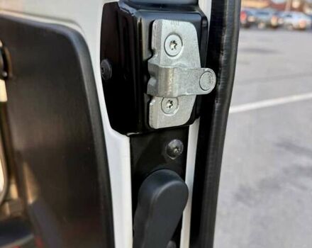 Білий Рено Трафік, об'ємом двигуна 2 л та пробігом 80 тис. км за 26700 $, фото 48 на Automoto.ua