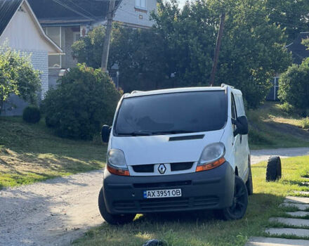 Белый Рено Трафик, объемом двигателя 1.9 л и пробегом 350 тыс. км за 8500 $, фото 1 на Automoto.ua