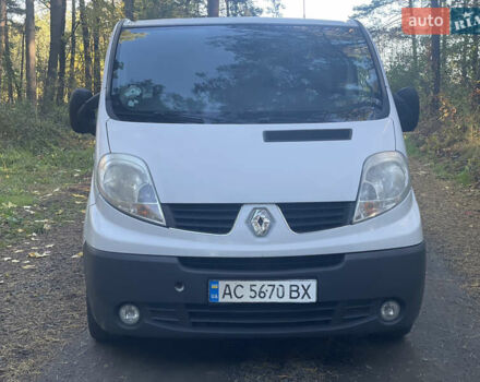 Белый Рено Трафик, объемом двигателя 0 л и пробегом 220 тыс. км за 11500 $, фото 1 на Automoto.ua