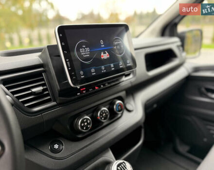 Білий Рено Трафік, об'ємом двигуна 2 л та пробігом 30 тис. км за 26800 $, фото 42 на Automoto.ua