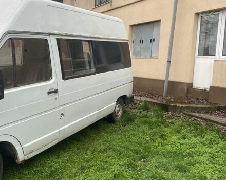 Белый Рено Трафик, объемом двигателя 2.4 л и пробегом 200 тыс. км за 1654 $, фото 2 на Automoto.ua