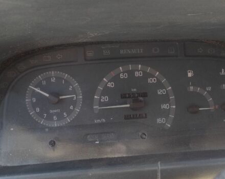 Белый Рено Трафик, объемом двигателя 2.2 л и пробегом 386 тыс. км за 1500 $, фото 6 на Automoto.ua