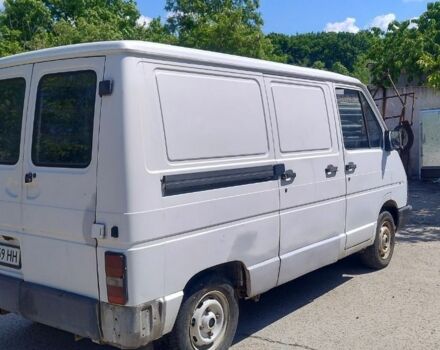 Белый Рено Трафик, объемом двигателя 2.2 л и пробегом 386 тыс. км за 1500 $, фото 2 на Automoto.ua