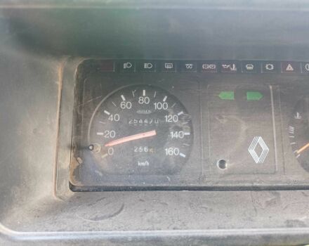 Белый Рено Трафик, объемом двигателя 2.2 л и пробегом 255 тыс. км за 1600 $, фото 7 на Automoto.ua