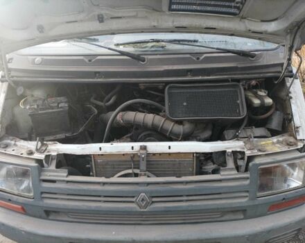 Белый Рено Трафик, объемом двигателя 2.2 л и пробегом 255 тыс. км за 1600 $, фото 8 на Automoto.ua