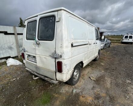 Белый Рено Трафик, объемом двигателя 2.1 л и пробегом 200 тыс. км за 1200 $, фото 3 на Automoto.ua