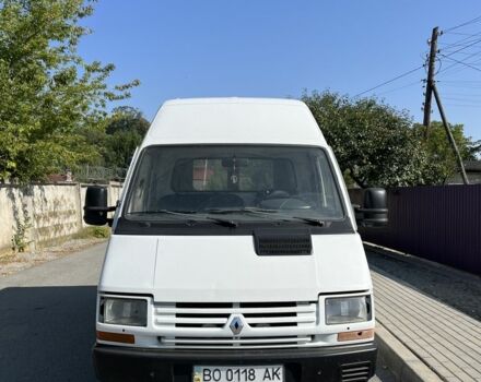 Белый Рено Трафик, объемом двигателя 2.5 л и пробегом 390 тыс. км за 1300 $, фото 1 на Automoto.ua