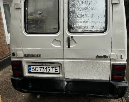 Рено Трафик 1999 в Кривом Роге на Automoto.ua Белый Рено Трафик, объемом двигателя 2.1 л и пробегом 320 тыс. км за 2100 $, фото 3 на Automoto.ua