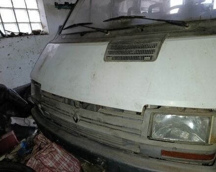 Белый Рено Трафик, объемом двигателя 2 л и пробегом 250 тыс. км за 1000 $, фото 1 на Automoto.ua