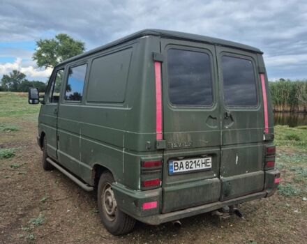 Белый Рено Трафик, объемом двигателя 1.9 л и пробегом 300 тыс. км за 1600 $, фото 3 на Automoto.ua