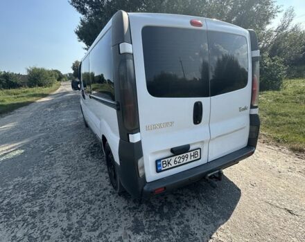 Белый Рено Трафик, объемом двигателя 1.9 л и пробегом 300 тыс. км за 6000 $, фото 3 на Automoto.ua