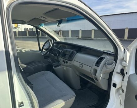 Белый Рено Трафик, объемом двигателя 2.5 л и пробегом 355 тыс. км за 11648 $, фото 7 на Automoto.ua