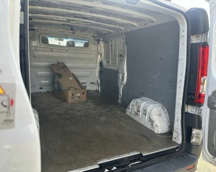 Белый Рено Трафик, объемом двигателя 2.5 л и пробегом 355 тыс. км за 11648 $, фото 6 на Automoto.ua