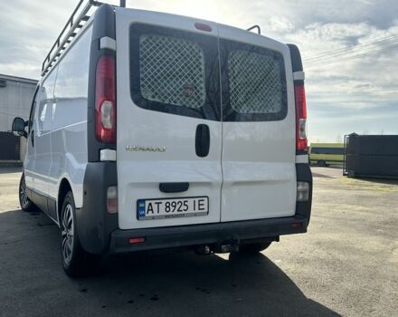 Белый Рено Трафик, объемом двигателя 2.5 л и пробегом 355 тыс. км за 11648 $, фото 5 на Automoto.ua