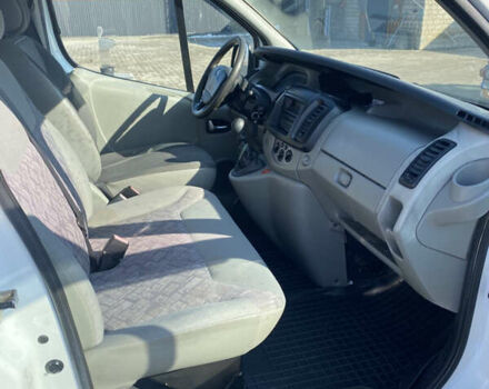 Белый Рено Трафик, объемом двигателя 2.5 л и пробегом 309 тыс. км за 7700 $, фото 8 на Automoto.ua