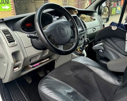 Белый Рено Трафик, объемом двигателя 2 л и пробегом 283 тыс. км за 9500 $, фото 4 на Automoto.ua