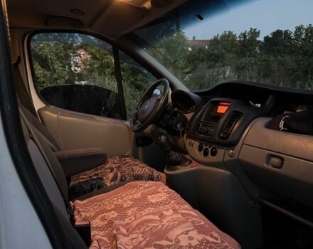 Белый Рено Трафик, объемом двигателя 2 л и пробегом 205 тыс. км за 11200 $, фото 3 на Automoto.ua