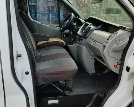 Белый Рено Трафик, объемом двигателя 2 л и пробегом 260 тыс. км за 12000 $, фото 5 на Automoto.ua