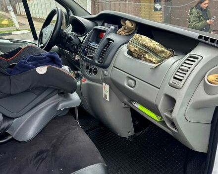 Белый Рено Трафик, объемом двигателя 2 л и пробегом 283 тыс. км за 9500 $, фото 5 на Automoto.ua