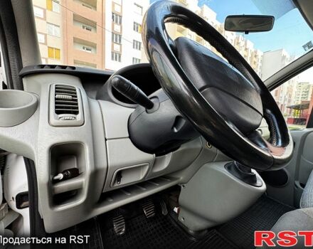 Белый Рено Трафик, объемом двигателя 2 л и пробегом 315 тыс. км за 11500 $, фото 5 на Automoto.ua