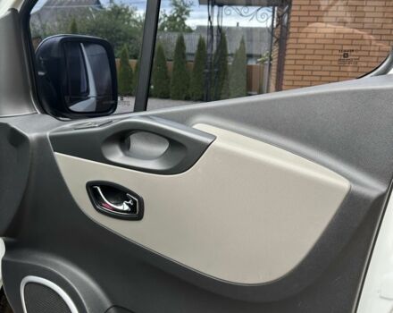 Белый Рено Трафик, объемом двигателя 1.6 л и пробегом 235 тыс. км за 12000 $, фото 4 на Automoto.ua