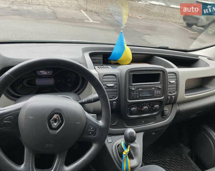 Белый Рено Трафик, объемом двигателя 1.6 л и пробегом 235 тыс. км за 11300 $, фото 3 на Automoto.ua