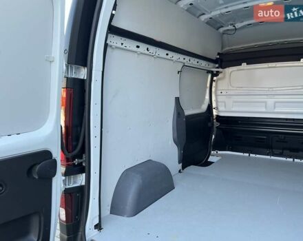 Белый Рено Трафик, объемом двигателя 2 л и пробегом 163 тыс. км за 23499 $, фото 25 на Automoto.ua