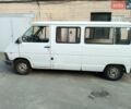 Белый Рено Трафик, объемом двигателя 2.1 л и пробегом 150 тыс. км за 1700 $, фото 1 на Automoto.ua
