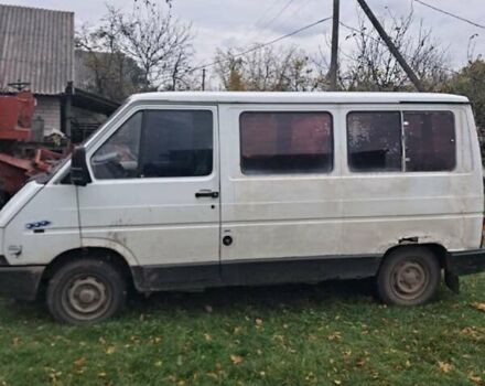 Белый Рено Трафик, объемом двигателя 2.07 л и пробегом 480 тыс. км за 1000 $, фото 1 на Automoto.ua