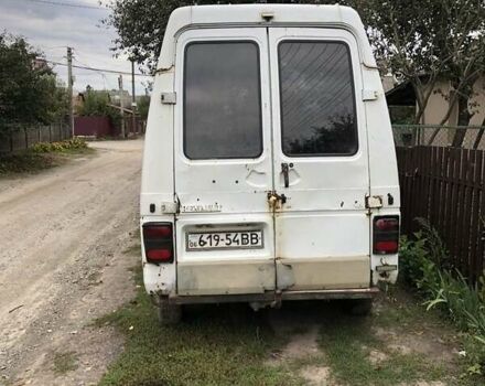 Белый Рено Трафик, объемом двигателя 2.5 л и пробегом 300 тыс. км за 1650 $, фото 1 на Automoto.ua