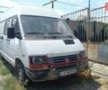 Белый Рено Трафик, объемом двигателя 1.9 л и пробегом 200 тыс. км за 1300 $, фото 1 на Automoto.ua