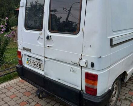Белый Рено Трафик, объемом двигателя 2.1 л и пробегом 365 тыс. км за 1700 $, фото 2 на Automoto.ua