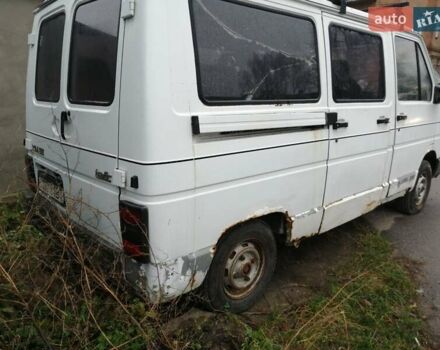 Белый Рено Трафик, объемом двигателя 1.9 л и пробегом 290 тыс. км за 1000 $, фото 2 на Automoto.ua
